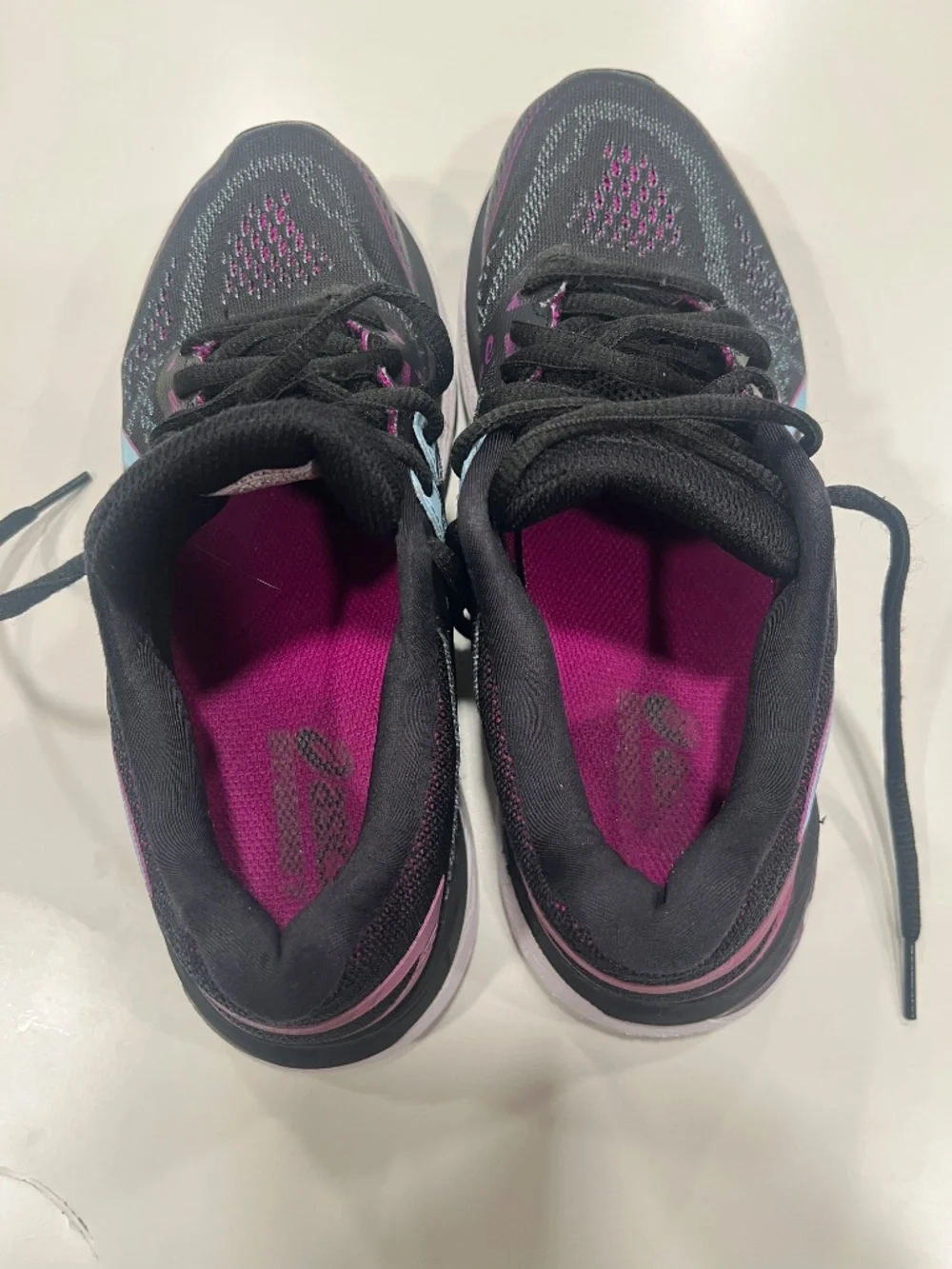 ASICS GT-2000 7 Running Shoes - size 6.5